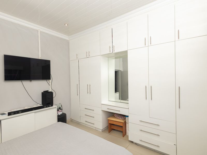 Spectacular 3 Bedroom Property For Sale In Ravenmead - Photo 10