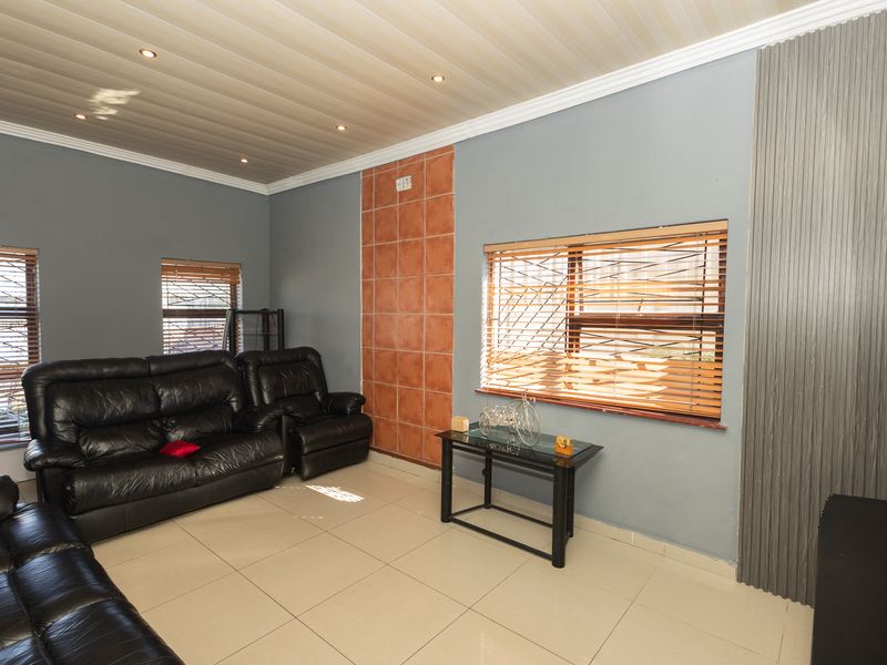 Spectacular 3 Bedroom Property For Sale In Ravenmead - Photo 6