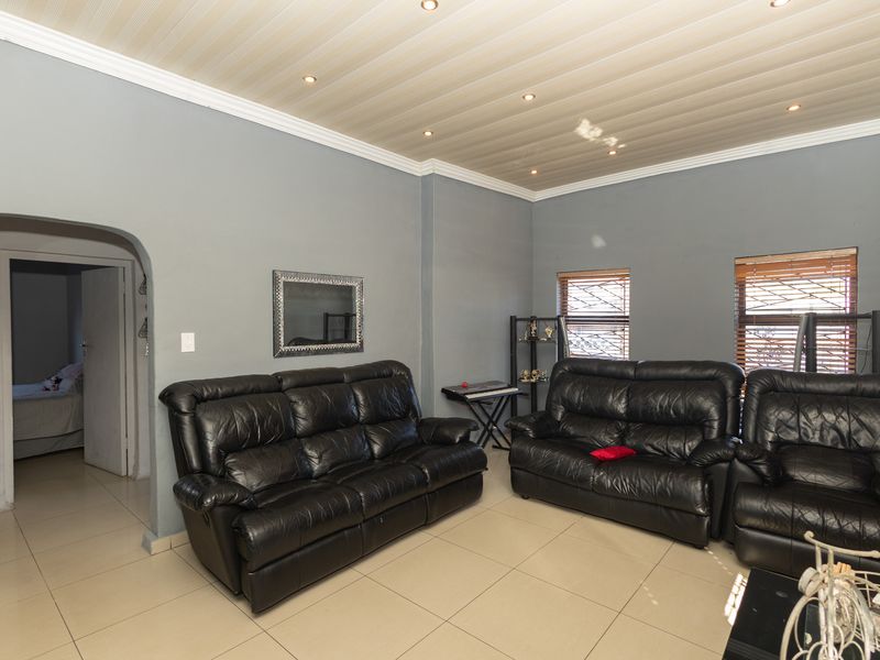 Spectacular 3 Bedroom Property For Sale In Ravenmead - Photo 5