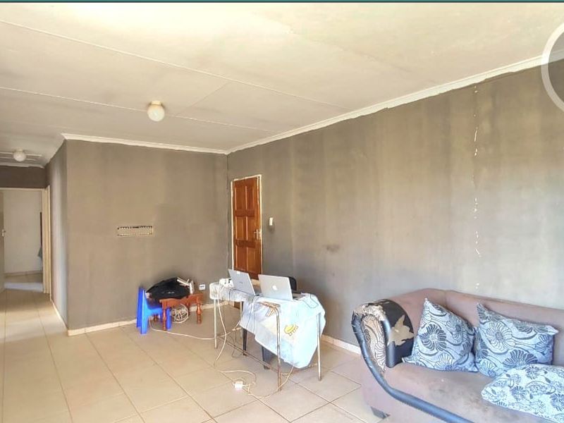 Warm and inviting Home - Photo 3