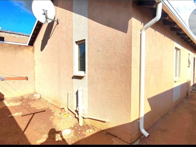 Warm and inviting Home - Photo 8