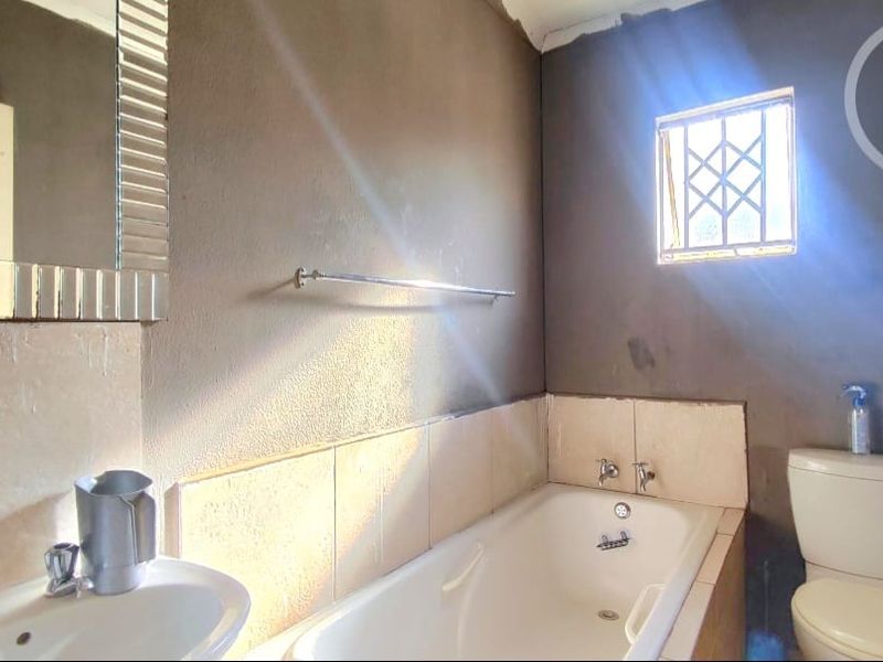 Warm and inviting Home - Photo 7