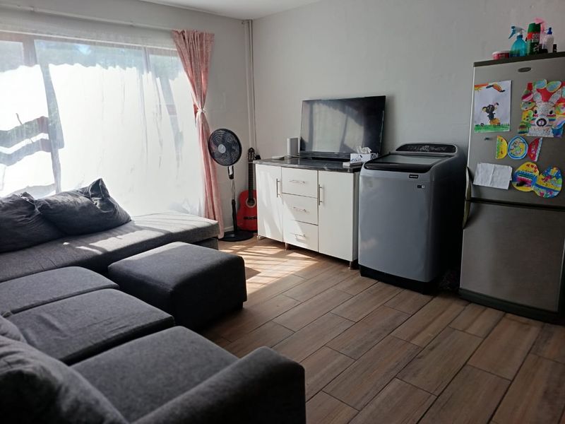 Stunning 3-Bedroom Apartment – Ideal Starter Home or Investment Opportunity - Photo 3