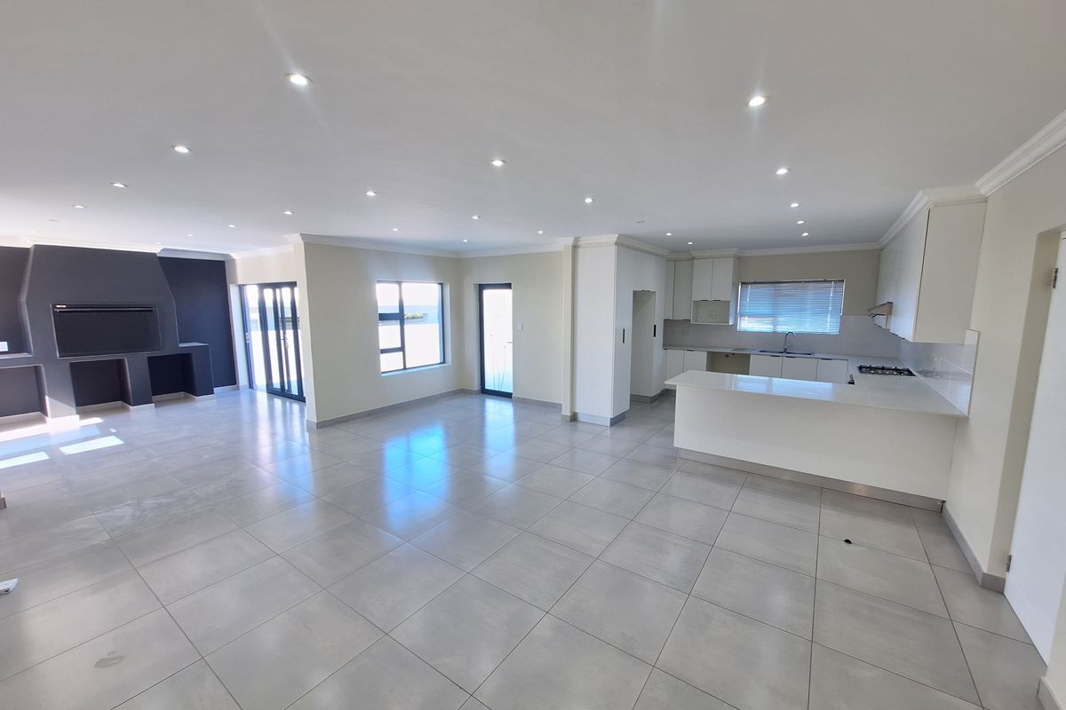 North-facing modern family home in Fountains Estate - Photo 5