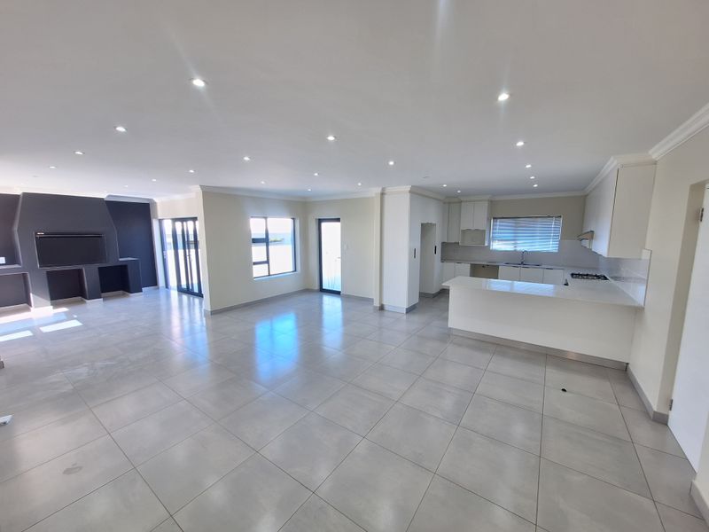 North-facing modern family home in Fountains Estate - Photo 5