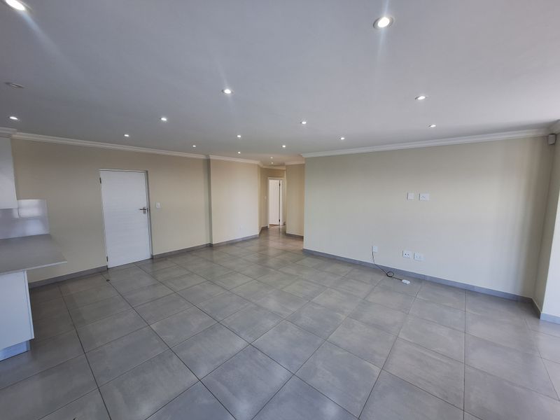 North-facing modern family home in Fountains Estate - Photo 3