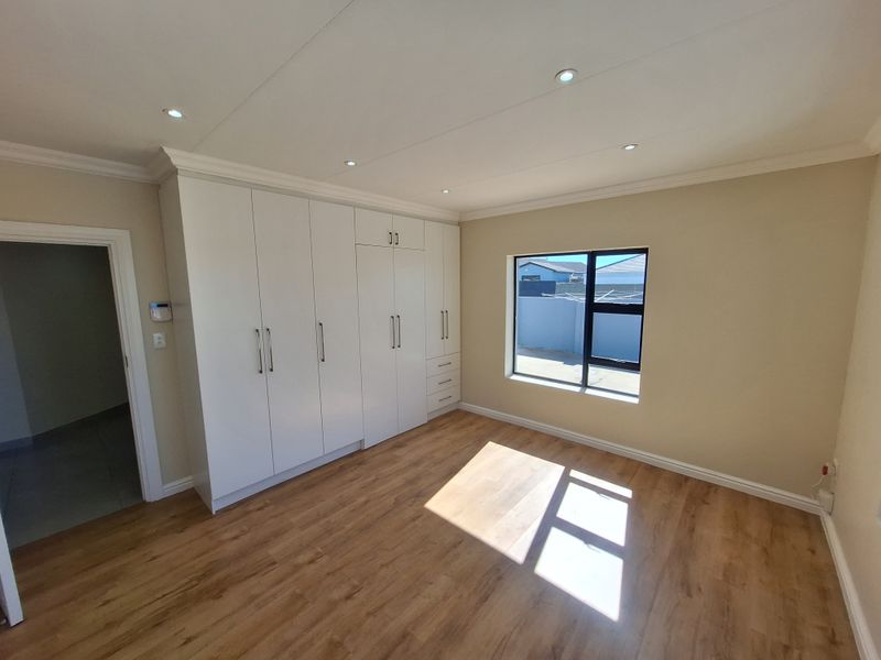 North-facing modern family home in Fountains Estate - Photo 10