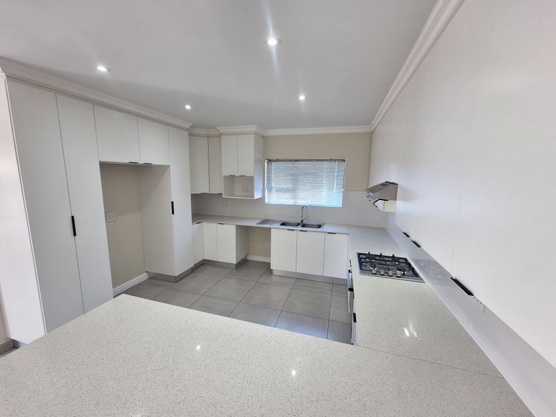 North-facing modern family home in Fountains Estate - Photo 7