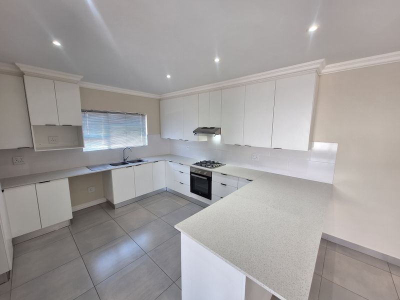 North-facing modern family home in Fountains Estate - Photo 6