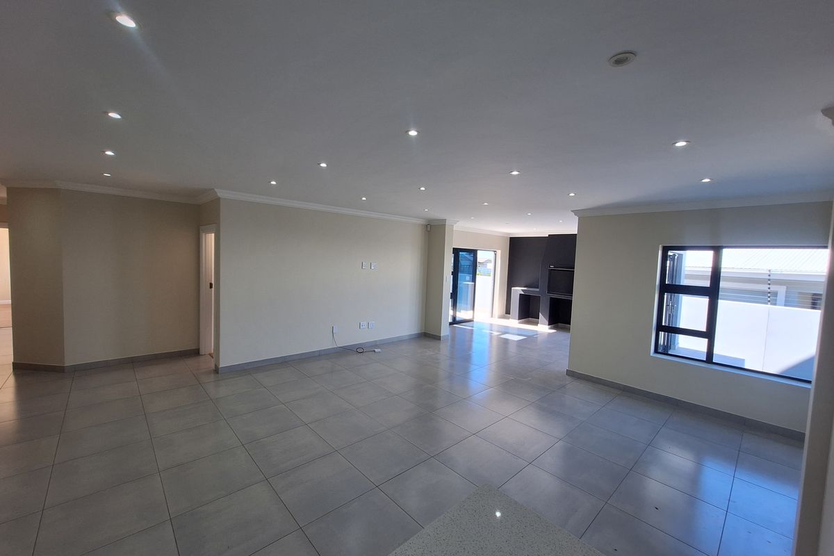 North-facing modern family home in Fountains Estate - Photo 4