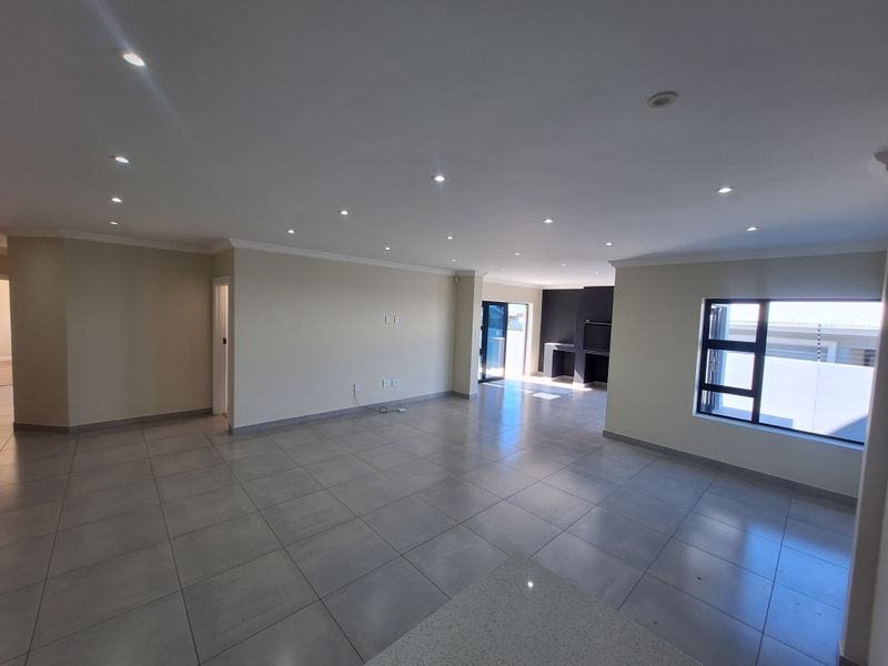 North-facing modern family home in Fountains Estate - Photo 4