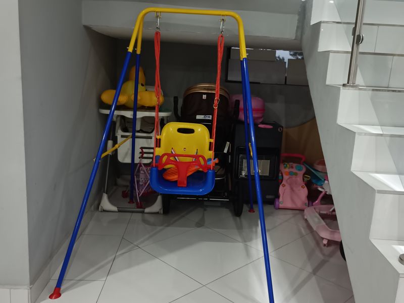 Family Oasis in Prime Location - Photo 6