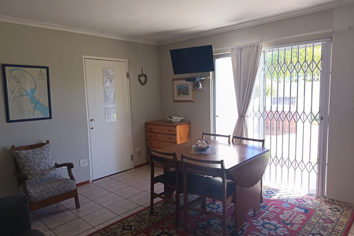 Furnished 2 Bedroom Apartment in Flamingo Park - Photo 3