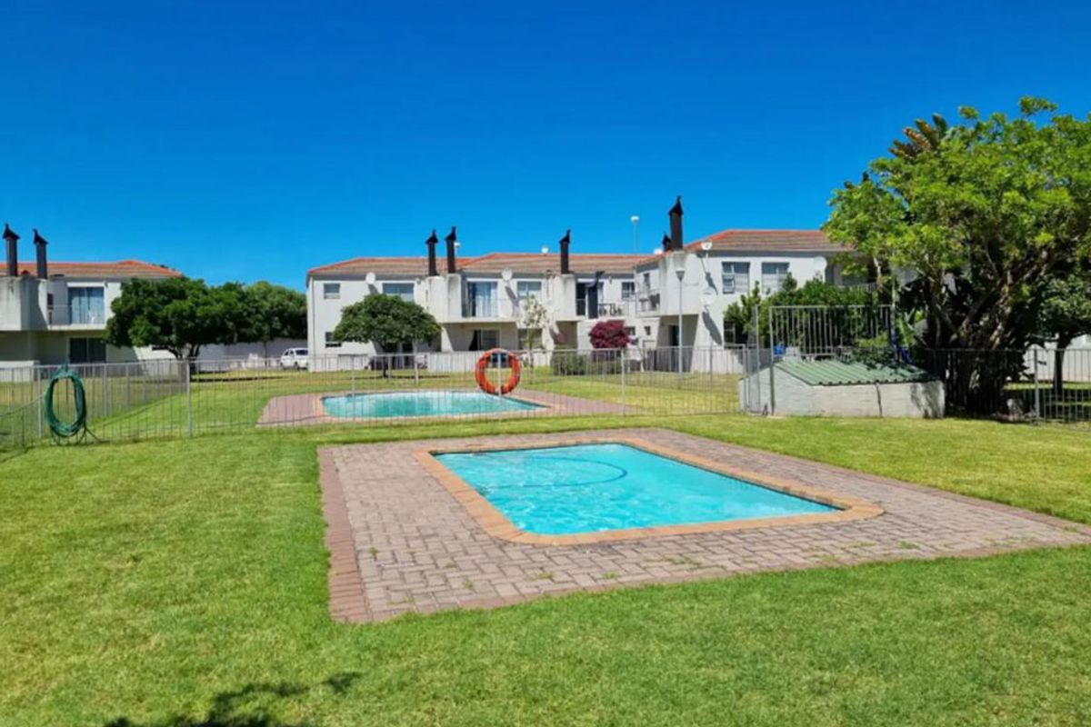 Furnished 2 Bedroom Apartment in Flamingo Park - Photo 2