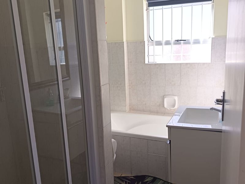 Furnished 2 Bedroom Apartment in Flamingo Park - Photo 9