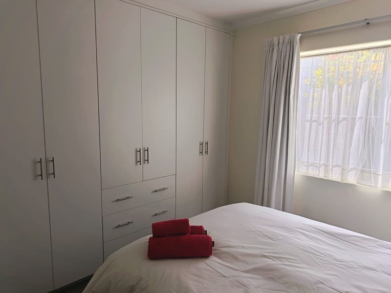 Furnished 2 Bedroom Apartment in Flamingo Park - Photo 7