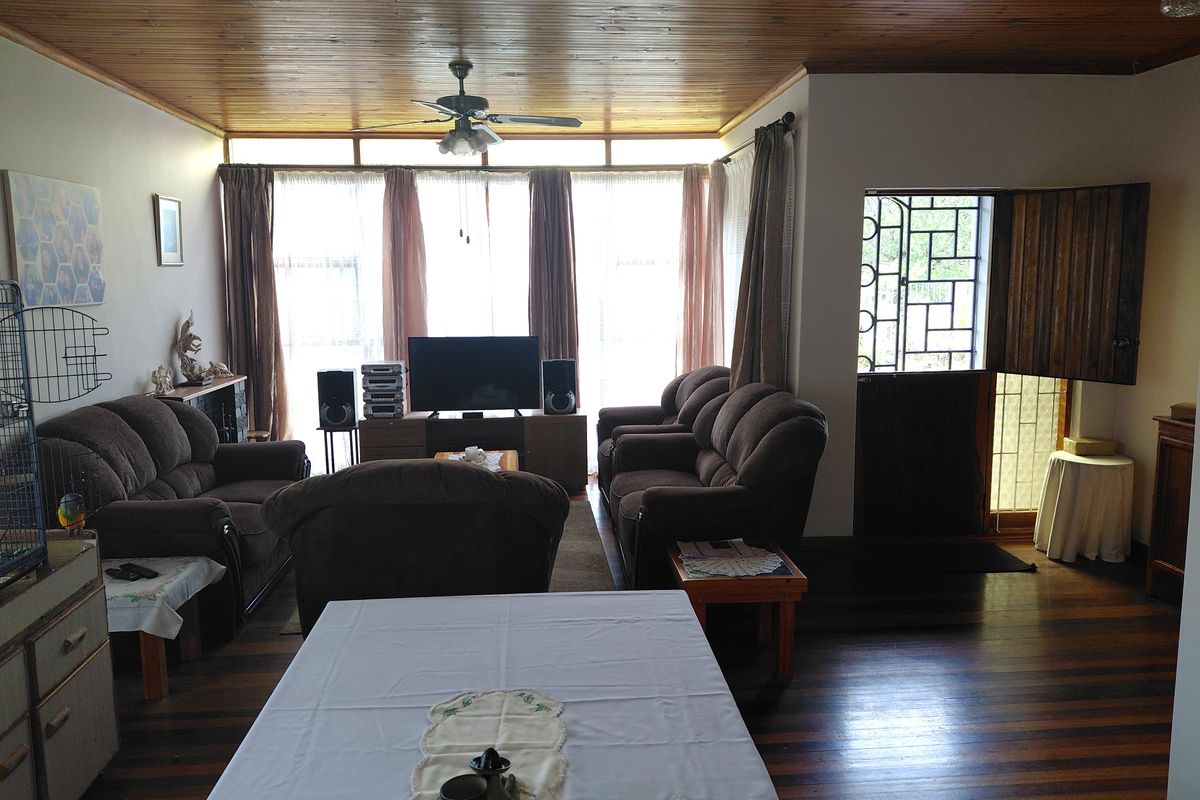 4 Bedroom 2 Bathroom House To Rent! - Photo 4