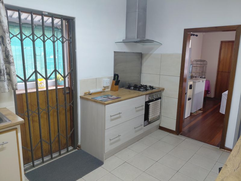 4 Bedroom 2 Bathroom House To Rent! - Photo 9