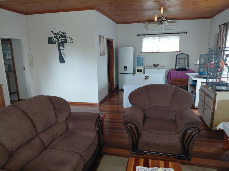 4 Bedroom 2 Bathroom House To Rent! - Photo 6