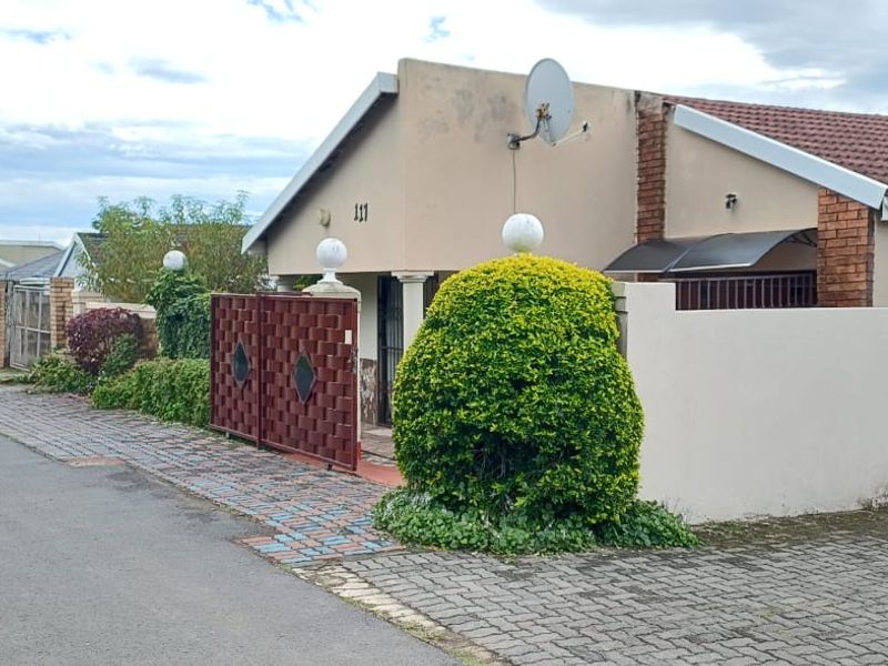 Spacious 4-Bedroom Family Home for Sale in Haven Hills - Photo 2