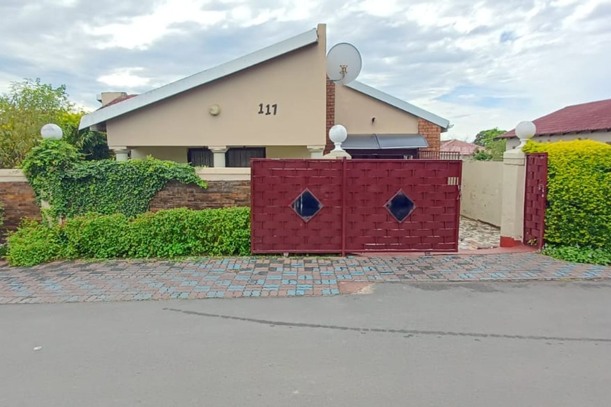 Spacious 4-Bedroom Family Home for Sale in Haven Hills - Photo 3