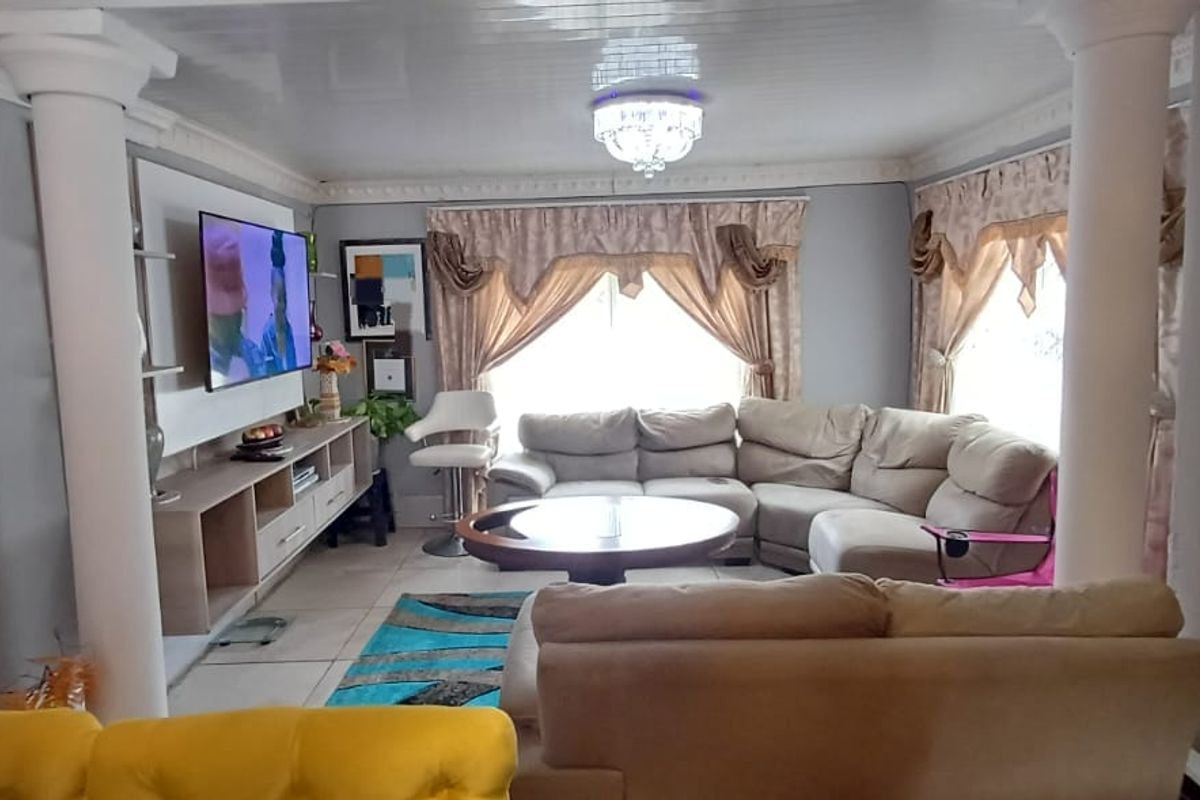 Spacious 4-Bedroom Family Home for Sale in Haven Hills - Photo 3