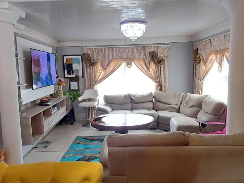 Spacious 4-Bedroom Family Home for Sale in Haven Hills - Photo 7