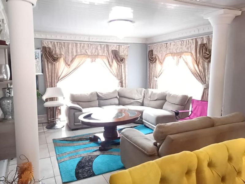 Spacious 4-Bedroom Family Home for Sale in Haven Hills - Photo 6