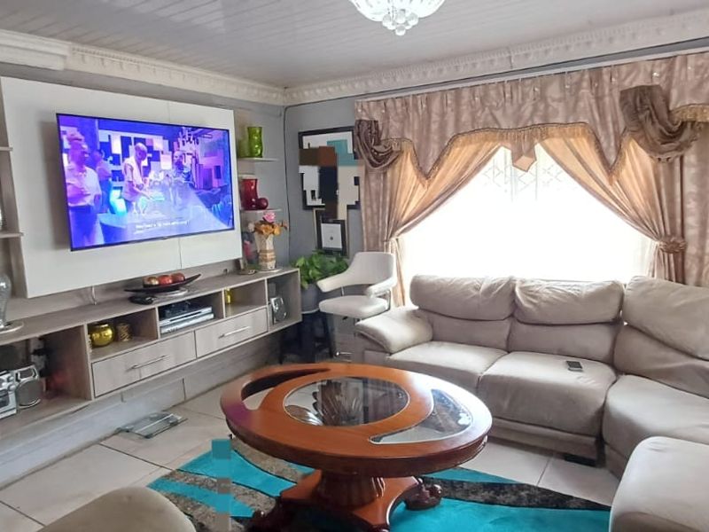 Spacious 4-Bedroom Family Home for Sale in Haven Hills - Photo 5