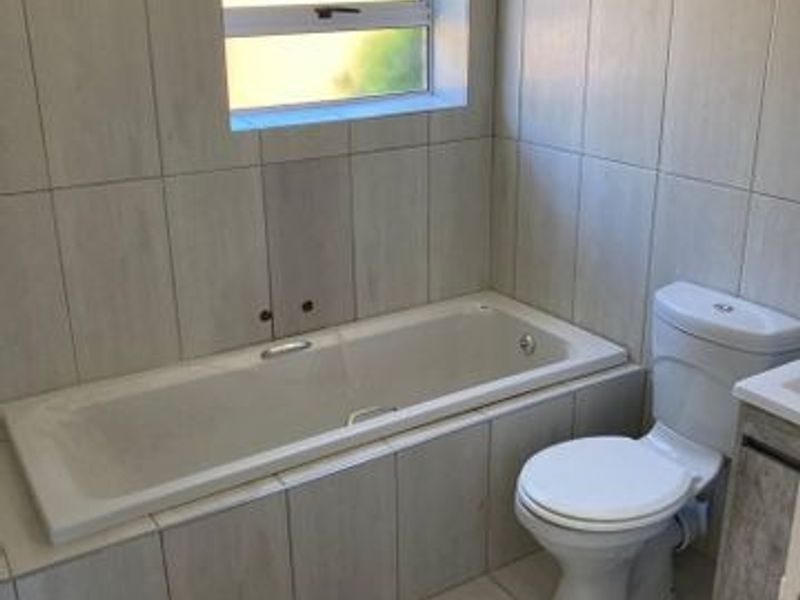 3 Bedroom town house - Lovemore Heights - Photo 9