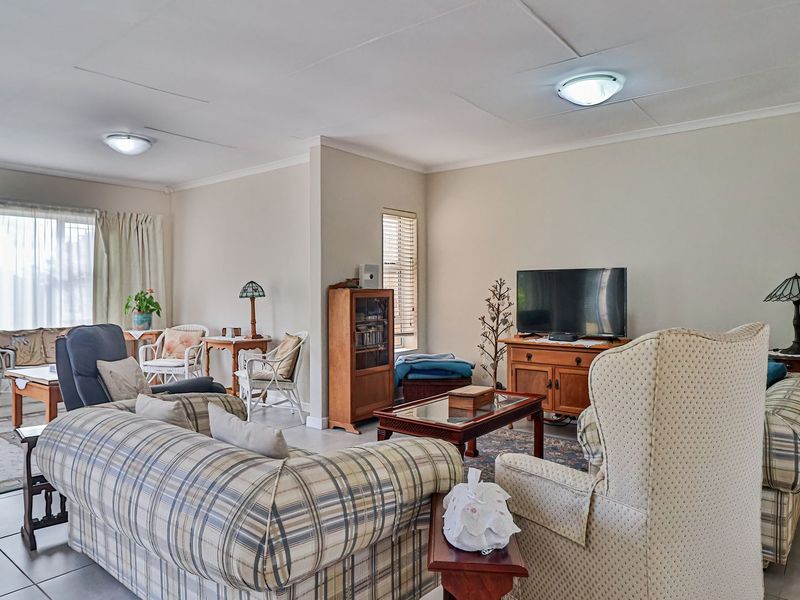 3 Bedroom town house - Lovemore Heights - Photo 2