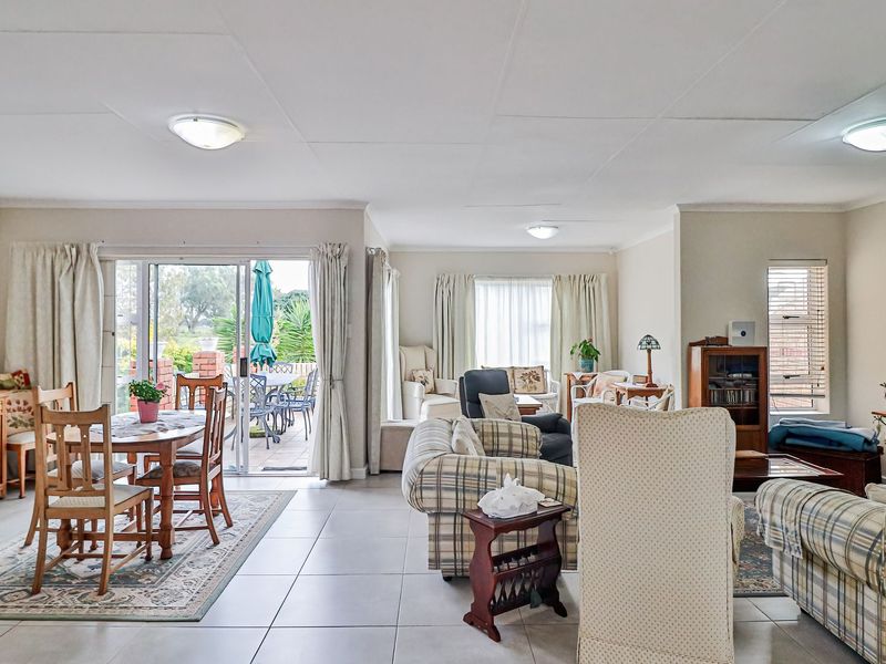 3 Bedroom town house - Lovemore Heights - Photo 4