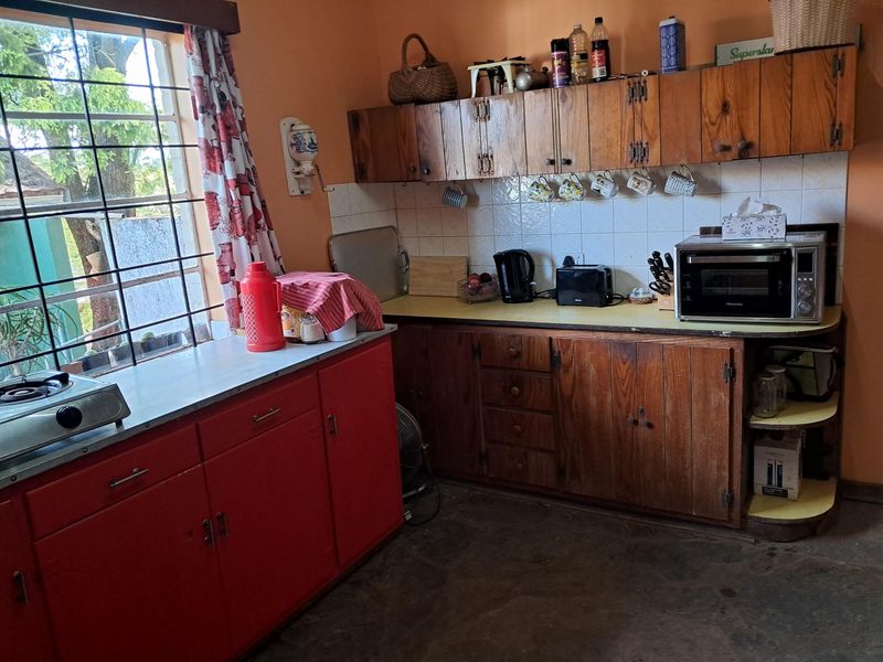 Spacious 4 Bedroom Family Home on a Large Property in Albert Falls - Photo 7