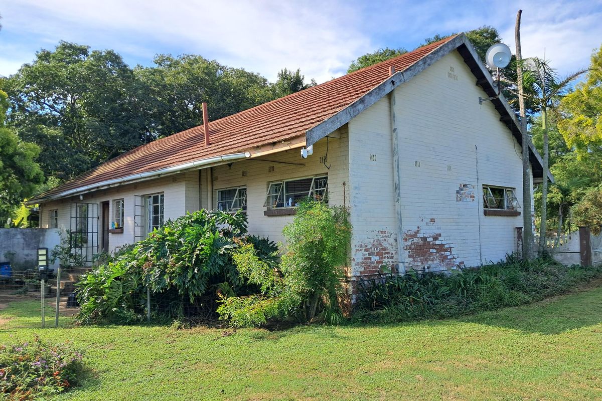 Spacious 4 Bedroom Family Home on a Large Property in Albert Falls - Photo 2