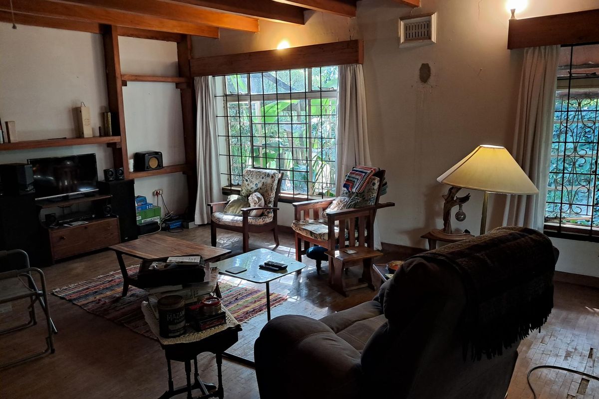 Spacious 4 Bedroom Family Home on a Large Property in Albert Falls - Photo 4