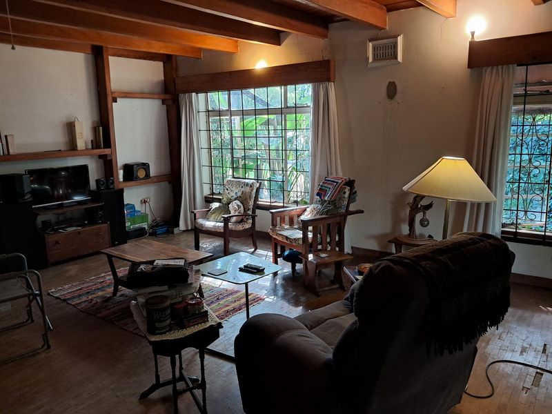 Spacious 4 Bedroom Family Home on a Large Property in Albert Falls - Photo 4