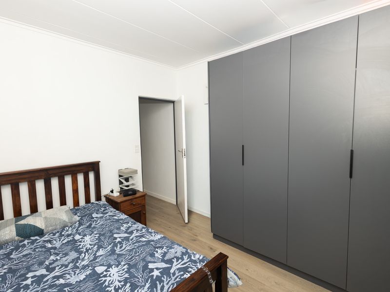 Modern 2-Bed, 2-Bath Apartment in ZomerWind Estate | Braai Patio | 2 Parking Bays - Photo 8