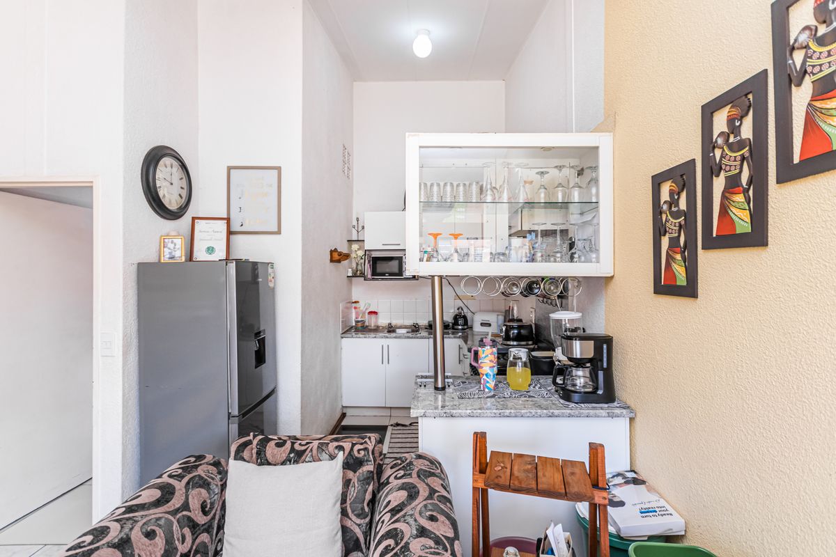 3 Bedroom Townhouse | Florida Roodepoort - Photo 2