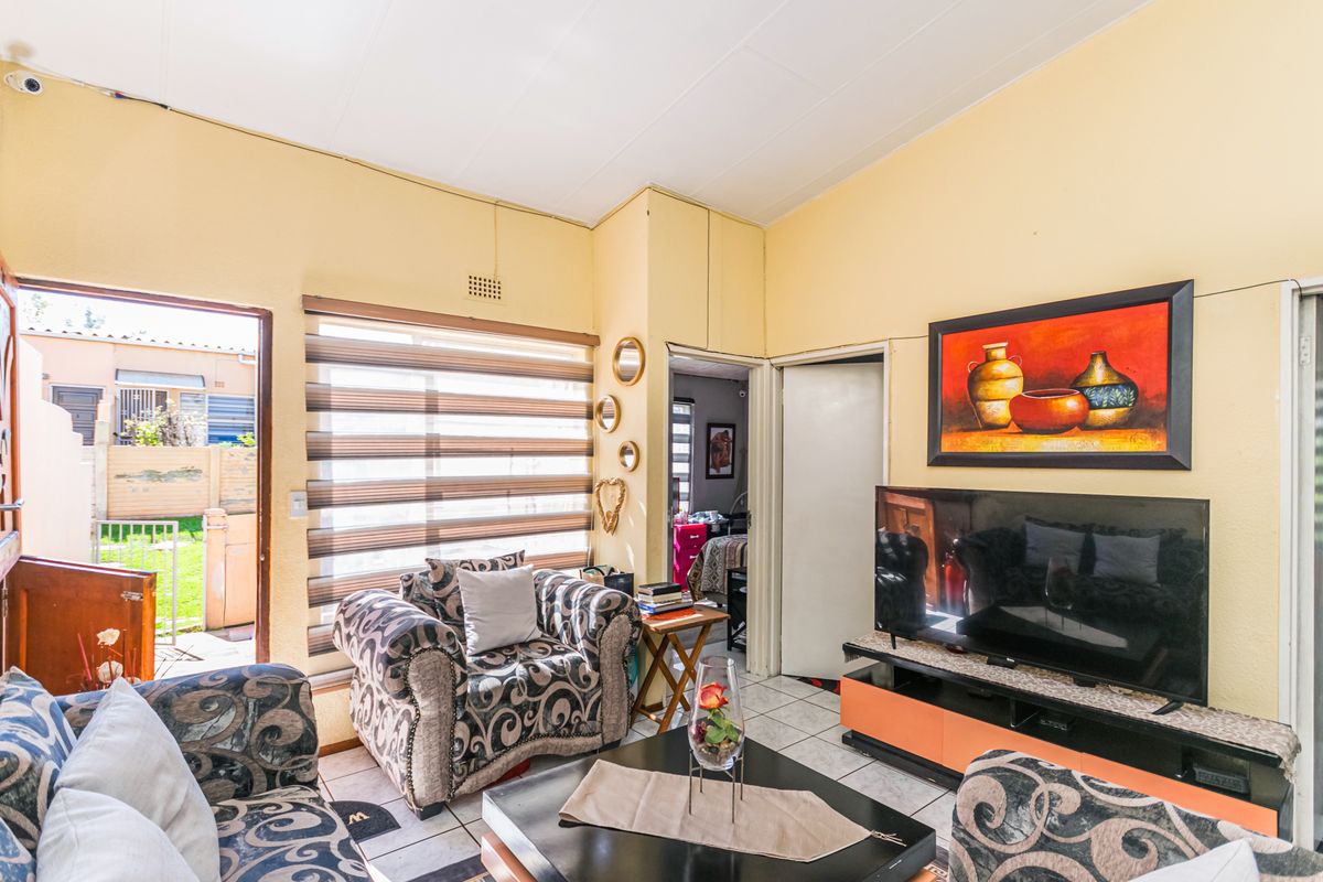 3 Bedroom Townhouse | Florida Roodepoort - Photo 4