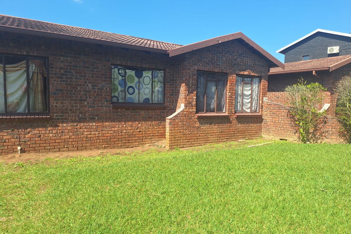 Charming Starter Home in Peaceful Lincoln Meade - Photo 2