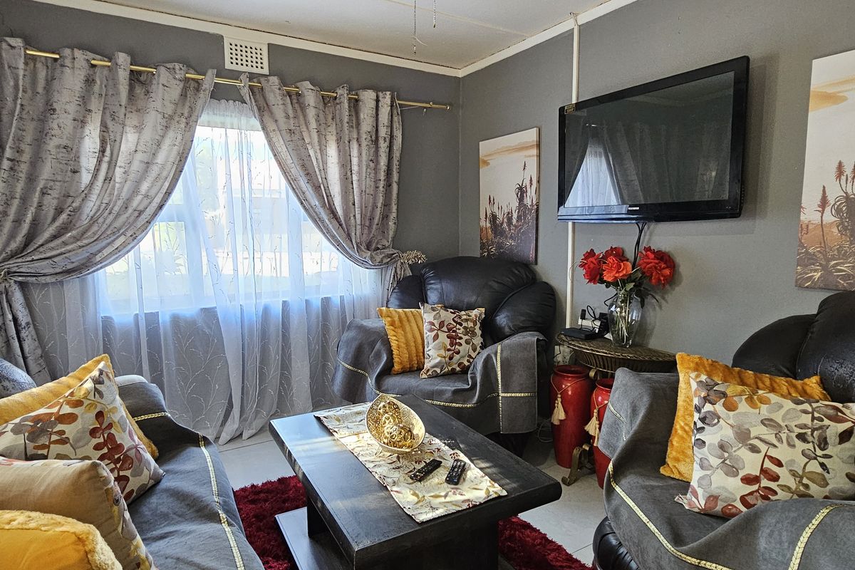 Well-Priced 2 Bedroom Home You Don’t Want to Miss in Swellendam - Photo 3