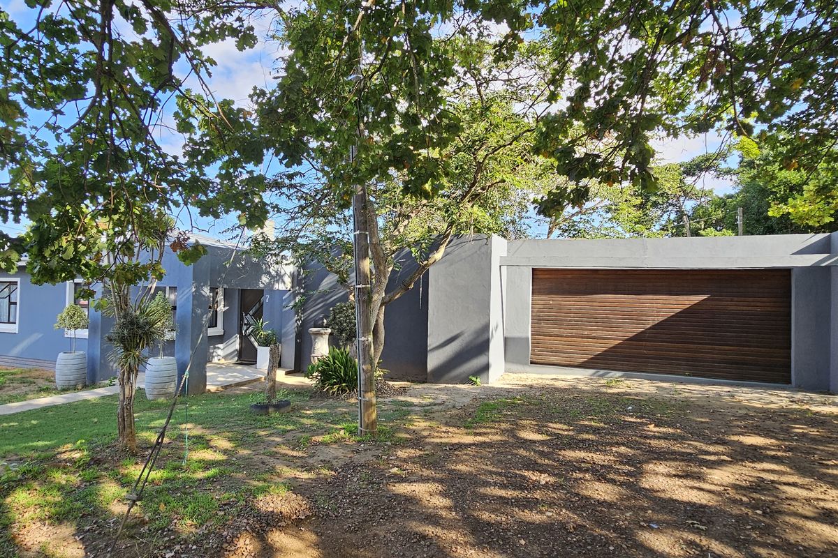 Well-Priced 2 Bedroom Home You Don’t Want to Miss in Swellendam - Photo 2