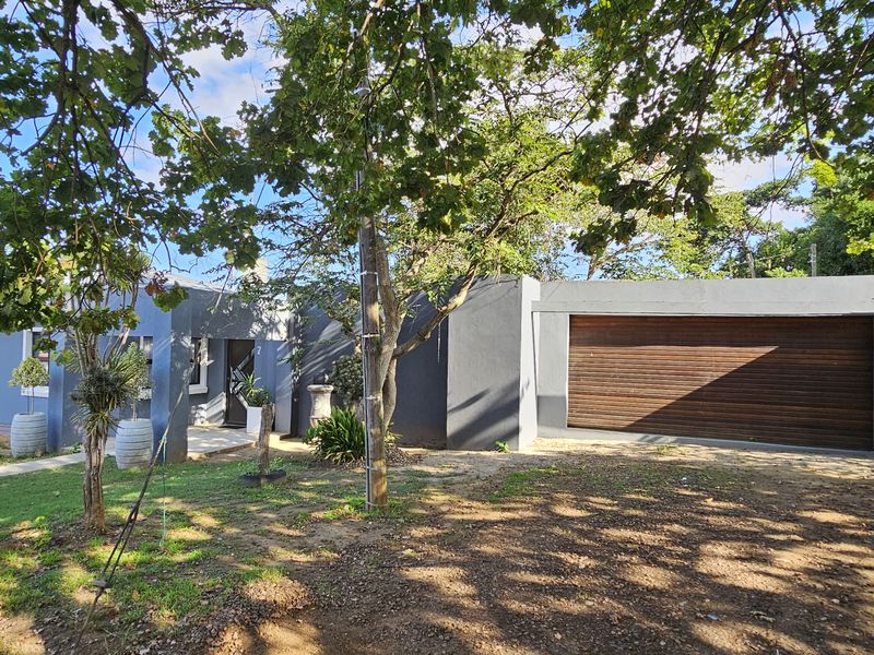 Well-Priced 2 Bedroom Home You Don’t Want to Miss in Swellendam - Photo 2