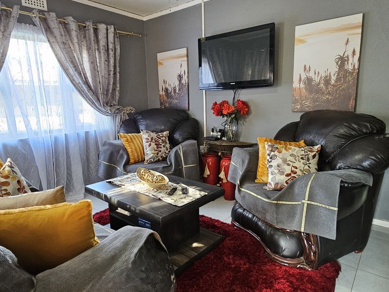 Well-Priced 2 Bedroom Home You Don’t Want to Miss in Swellendam - Photo 4