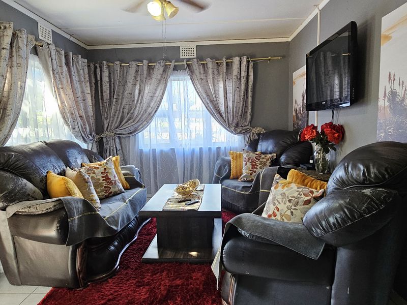 Well-Priced 2 Bedroom Home You Don’t Want to Miss in Swellendam - Photo 5