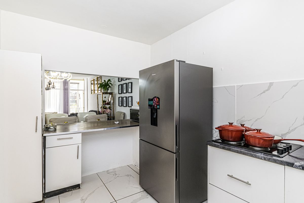 Spacious 2 Bedroom Apartment For Sale | Florida Roodepoort - Photo 3