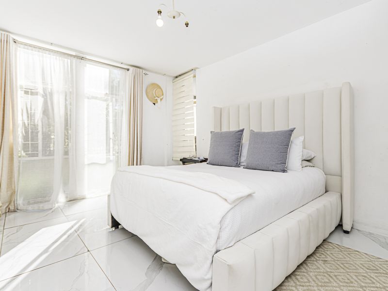 Spacious 2 Bedroom Apartment For Sale | Florida Roodepoort - Photo 9