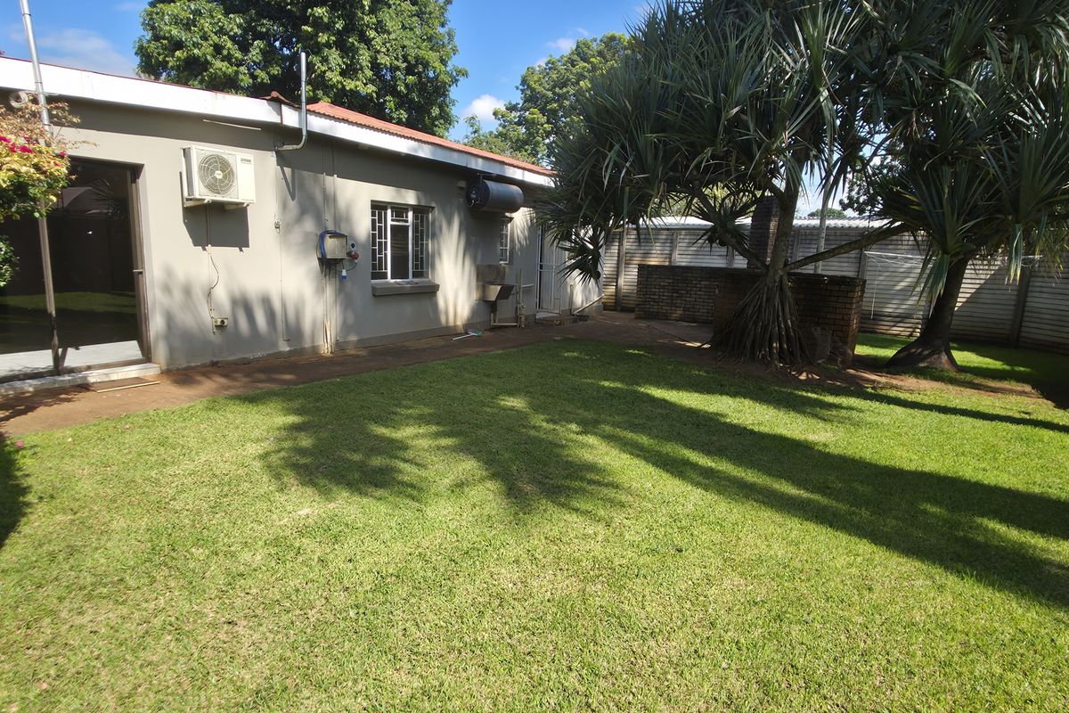 Three Bedroom House to rent in CBD, Louis Trichrdt - Photo 3