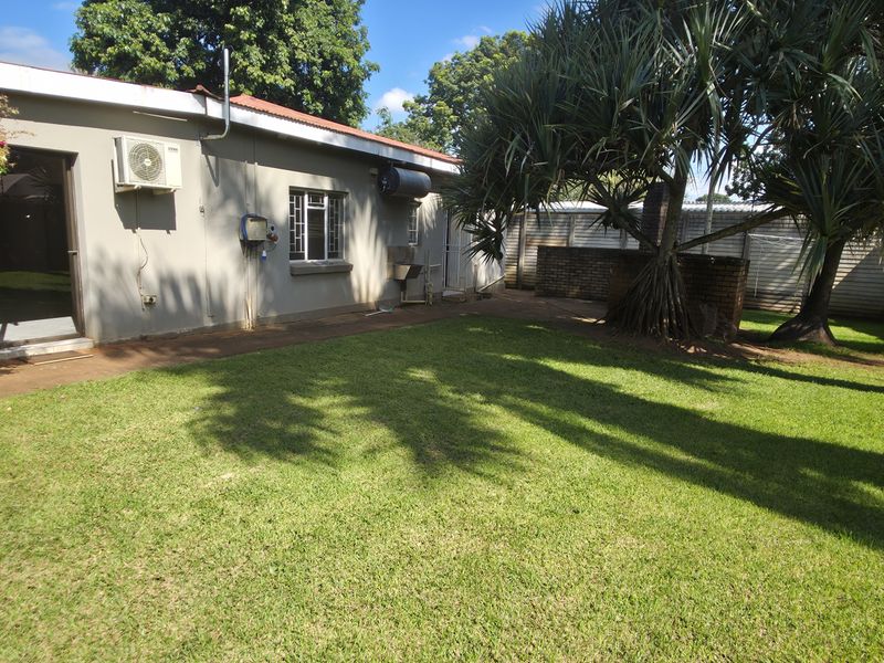 Three Bedroom House to rent in CBD, Louis Trichrdt - Photo 3