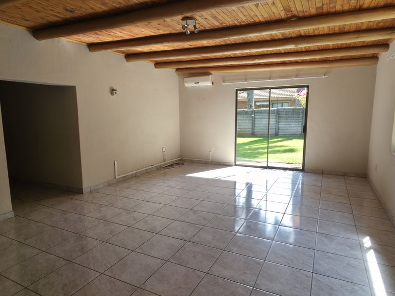 Three Bedroom House to rent in CBD, Louis Trichrdt - Photo 8